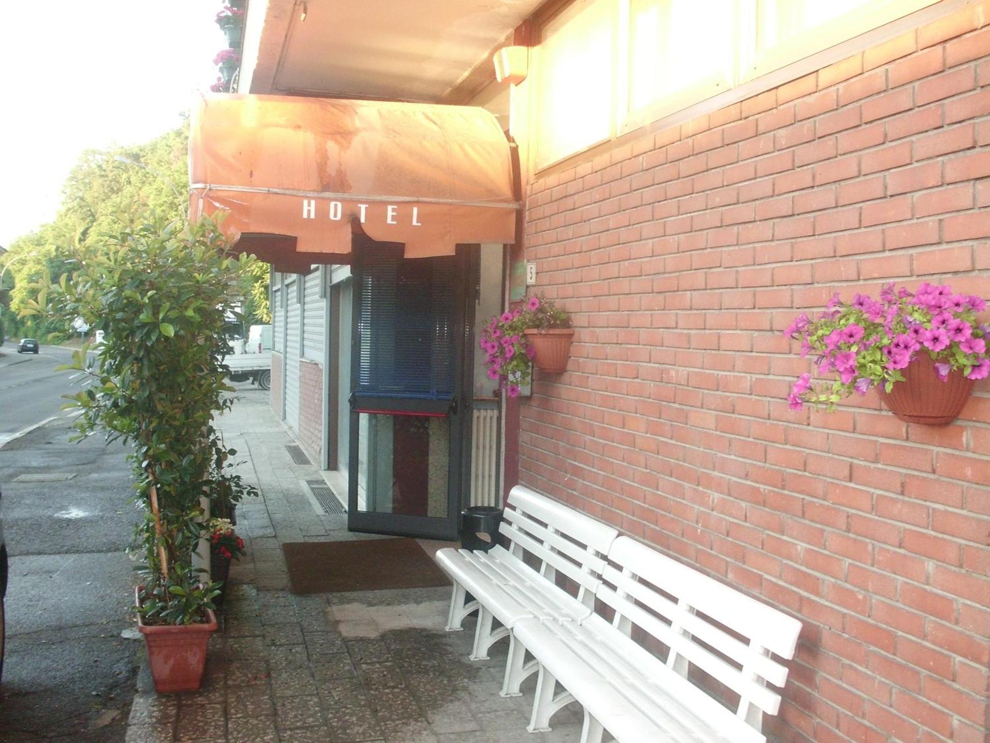 Hotel Lombardia Seveso Kültér fotó