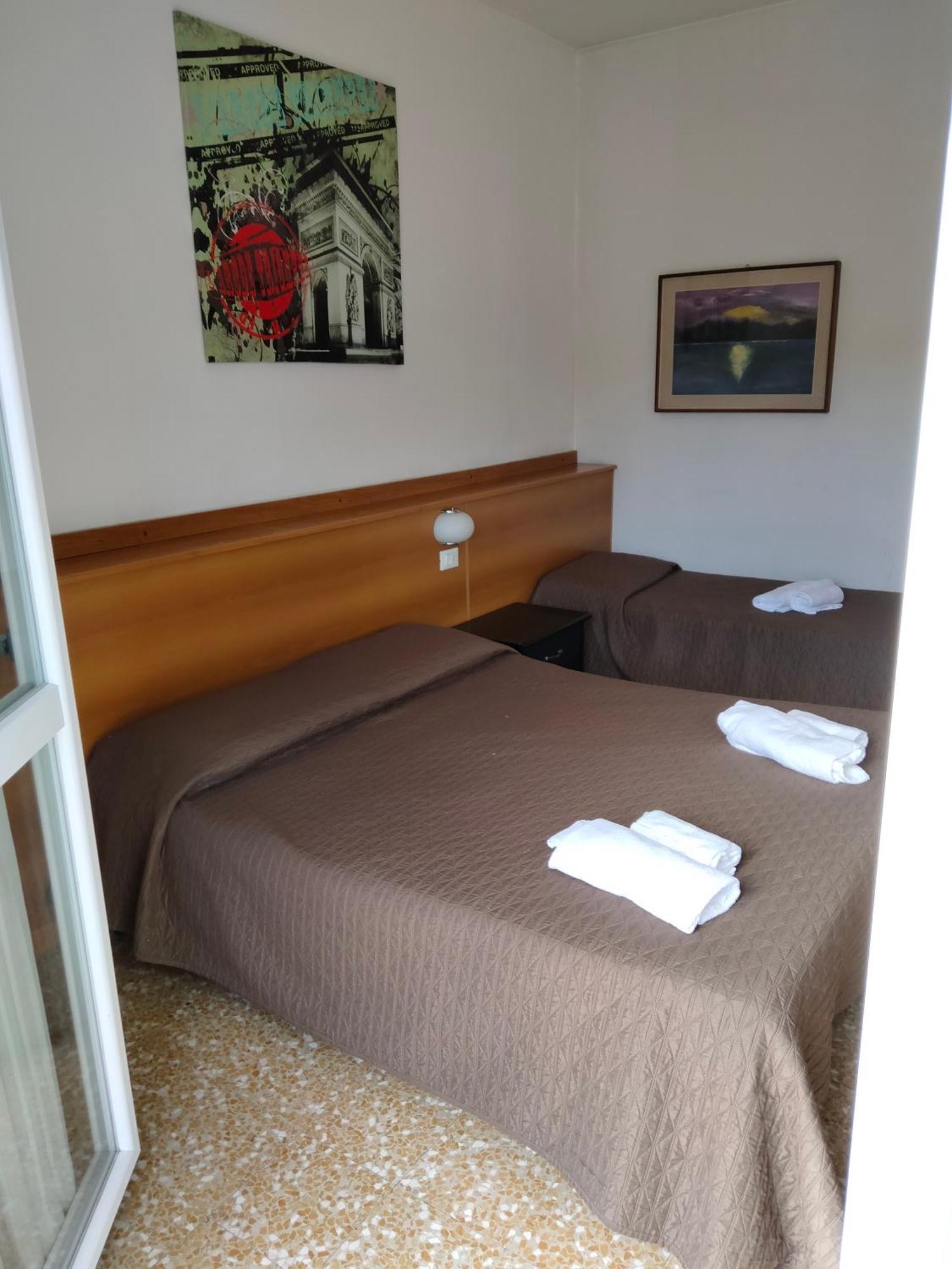 Hotel Lombardia Seveso Kültér fotó