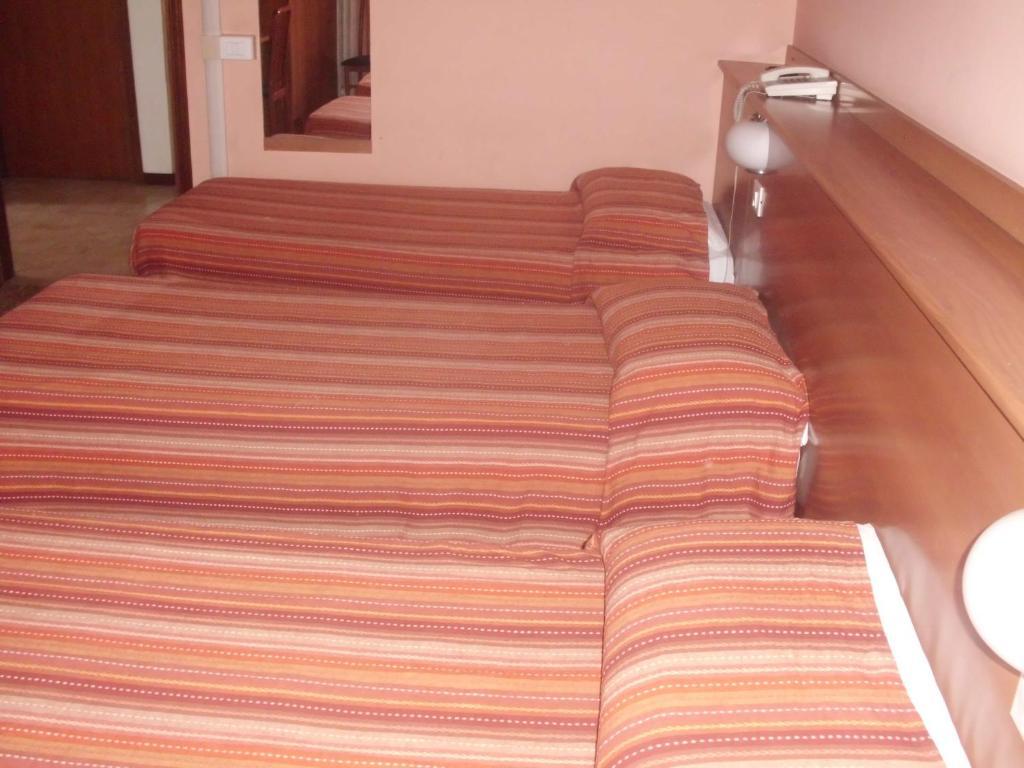 Hotel Lombardia Seveso Kültér fotó
