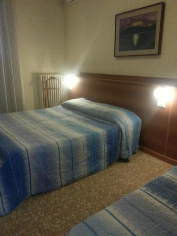 Hotel Lombardia Seveso Kültér fotó