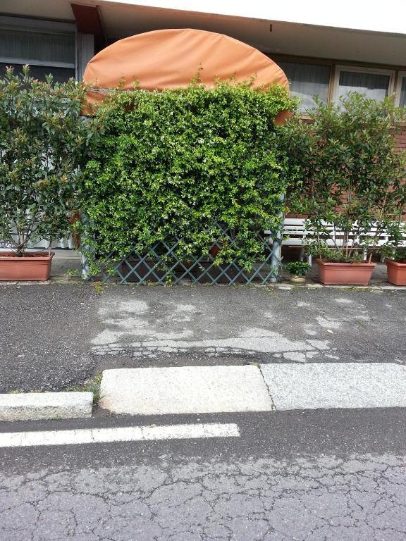 Hotel Lombardia Seveso Kültér fotó