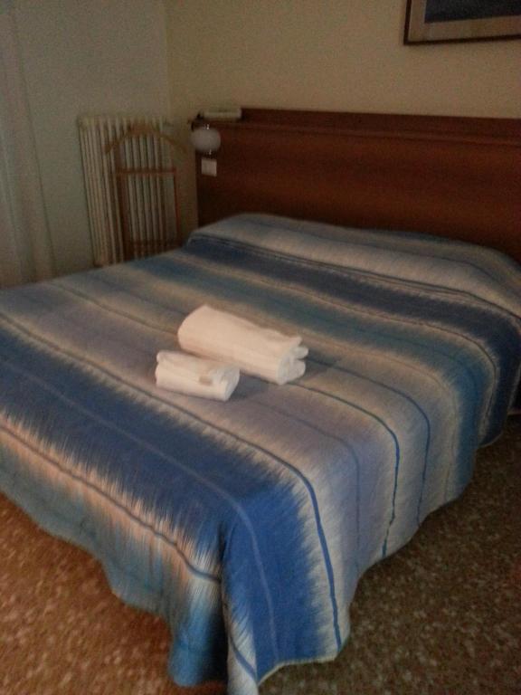 Hotel Lombardia Seveso Szoba fotó