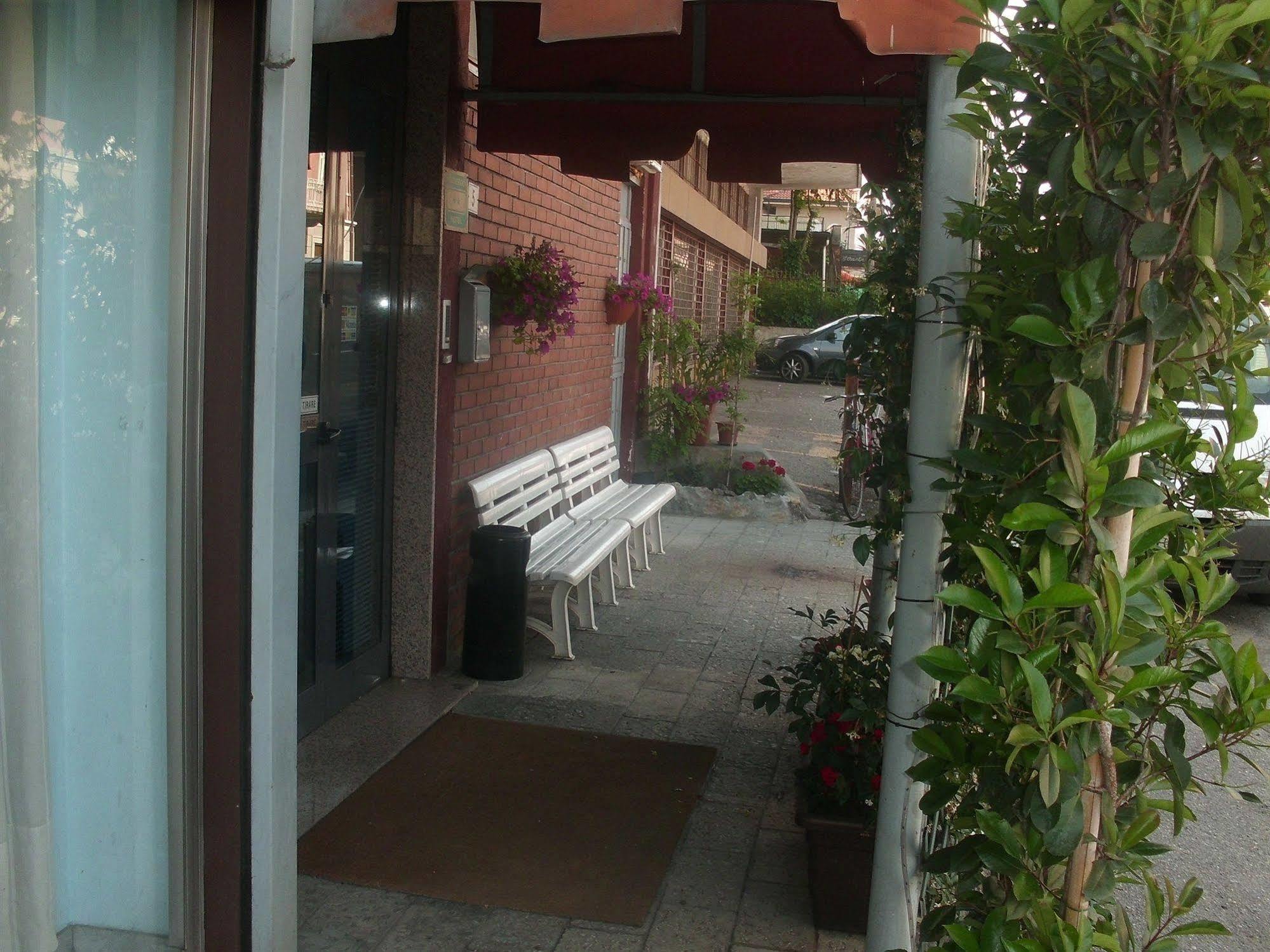 Hotel Lombardia Seveso Kültér fotó