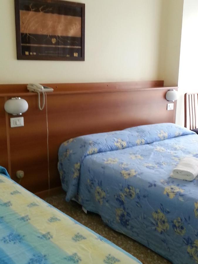 Hotel Lombardia Seveso Szoba fotó